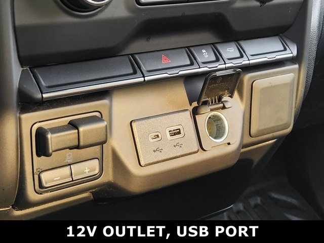 Vehicle image 25 of 28