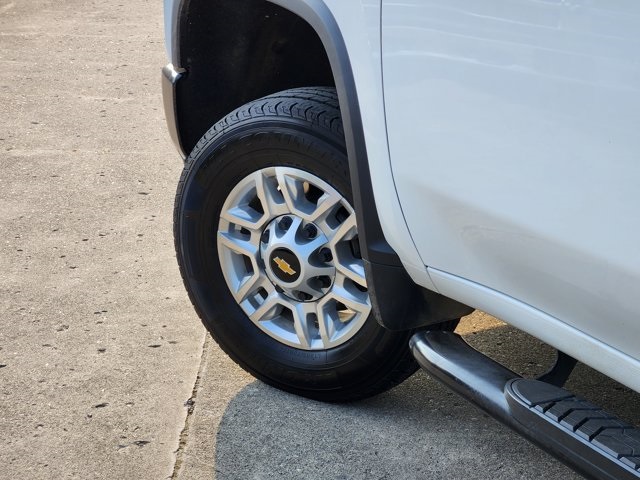 Vehicle image 11 of 28