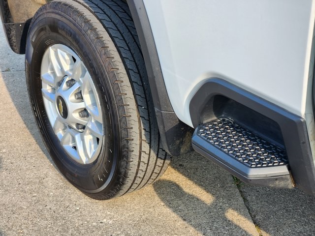 Vehicle image 10 of 28