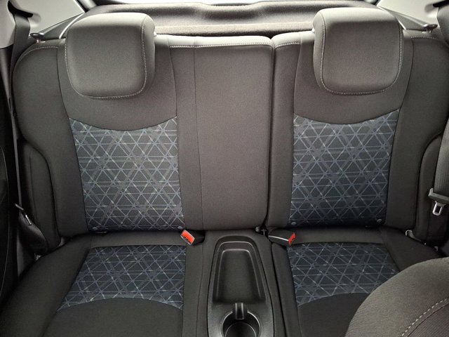 Vehicle image 19 of 31