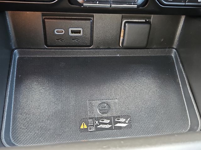 Vehicle image 22 of 30