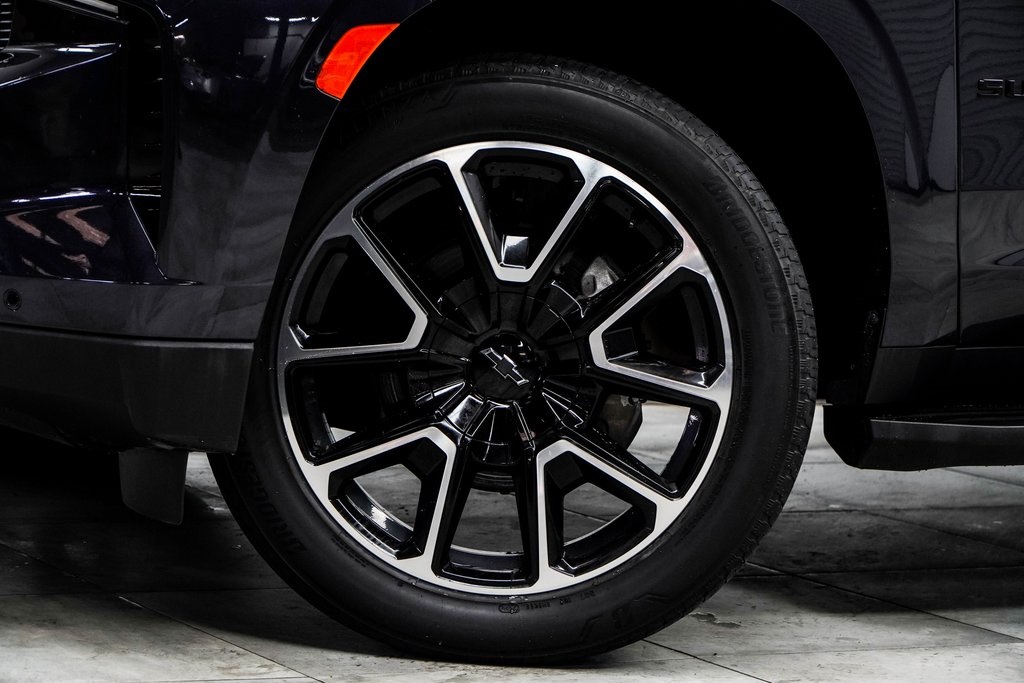 Vehicle image 10 of 52