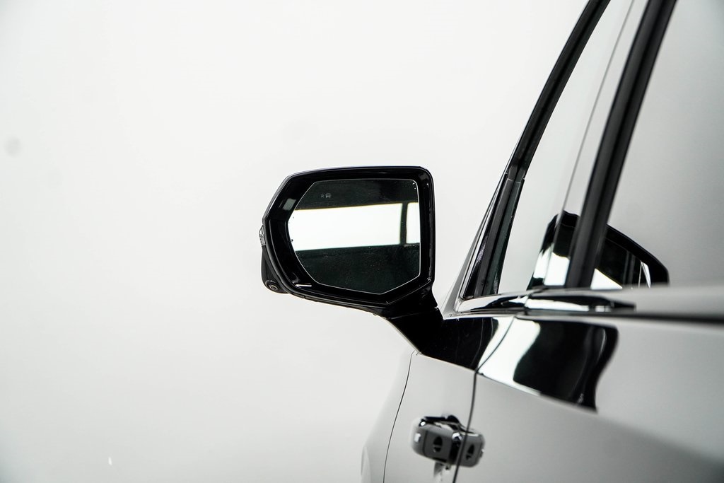 Vehicle image 14 of 52