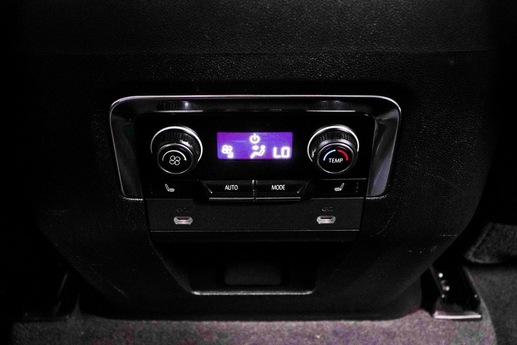 Vehicle image 20 of 52