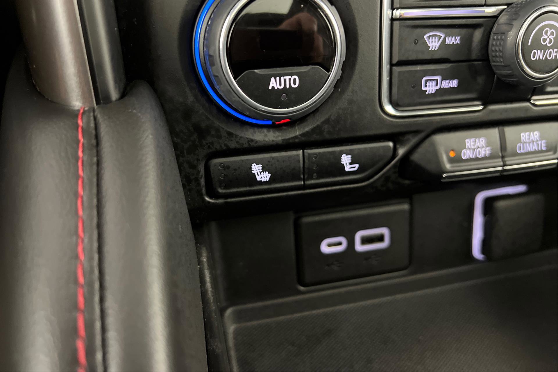 Vehicle image 27 of 29