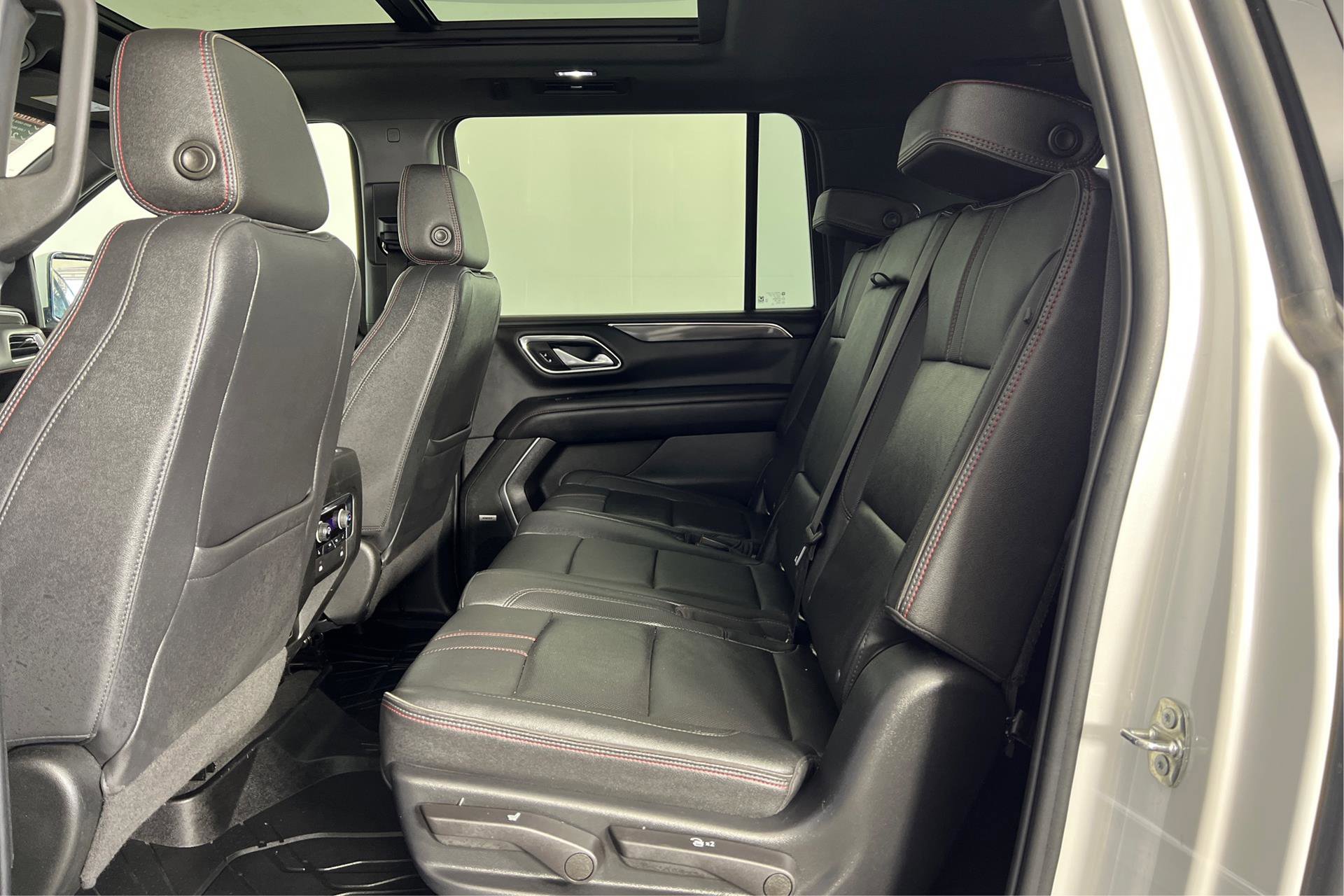 Vehicle image 8 of 29
