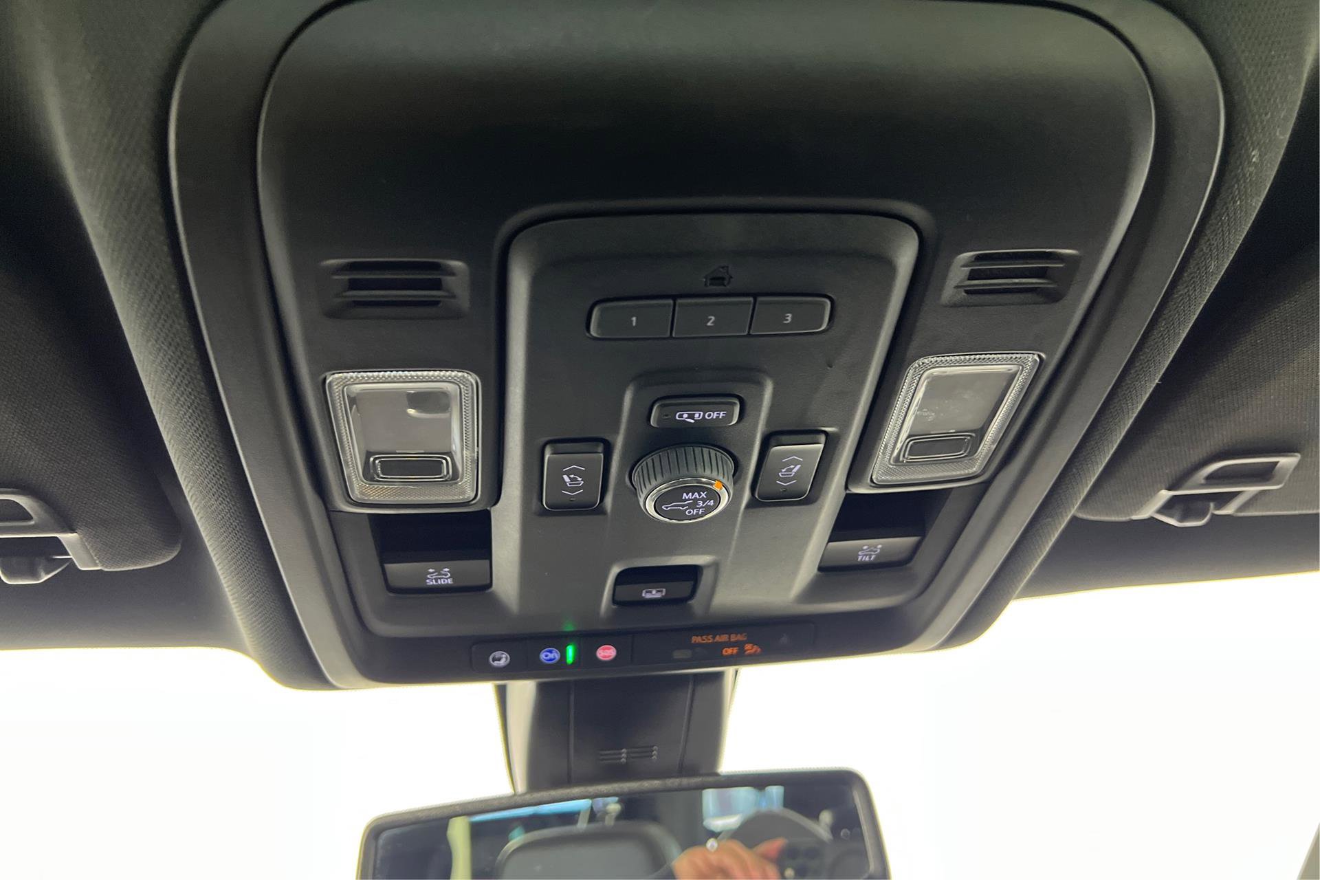 Vehicle image 12 of 29
