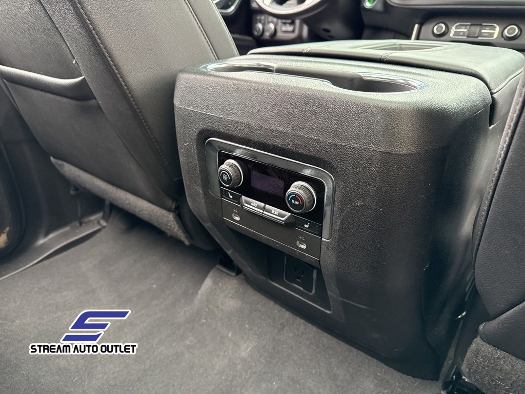 Vehicle image 21 of 50