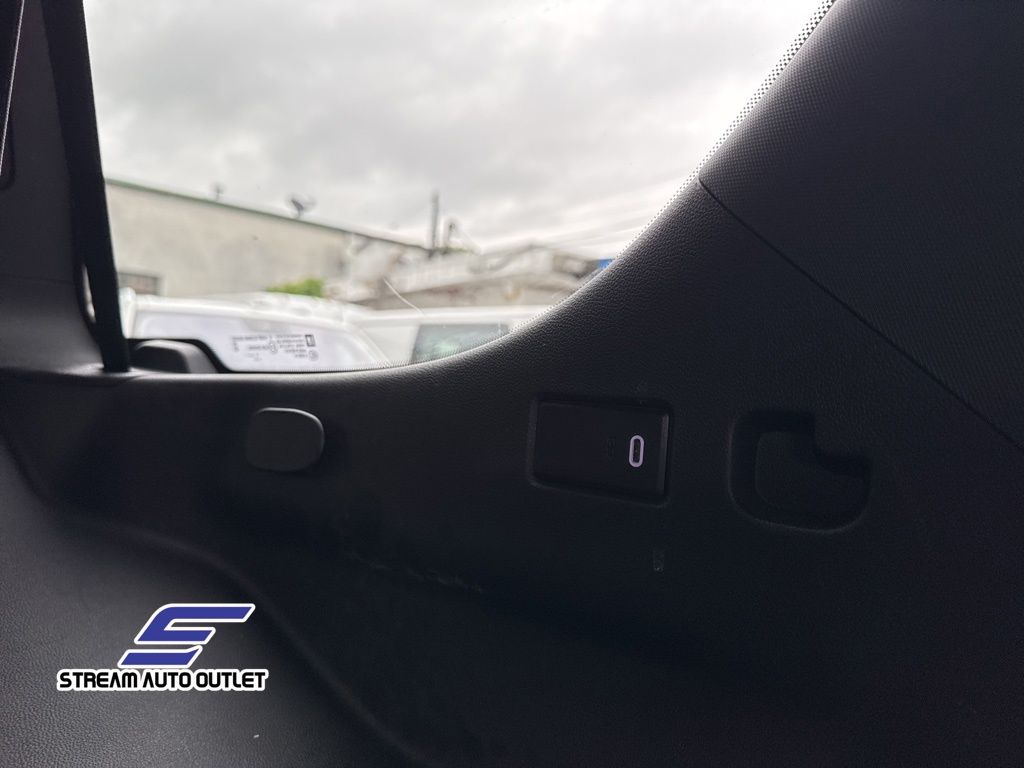 Vehicle image 34 of 50