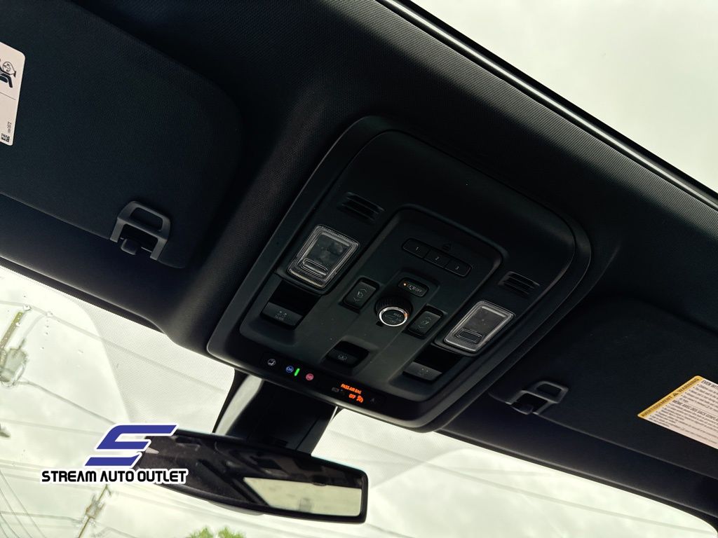 Vehicle image 27 of 50