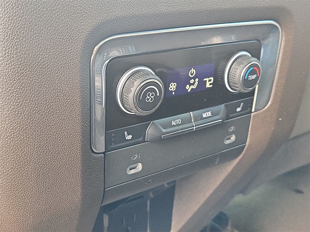 Vehicle image 27 of 41