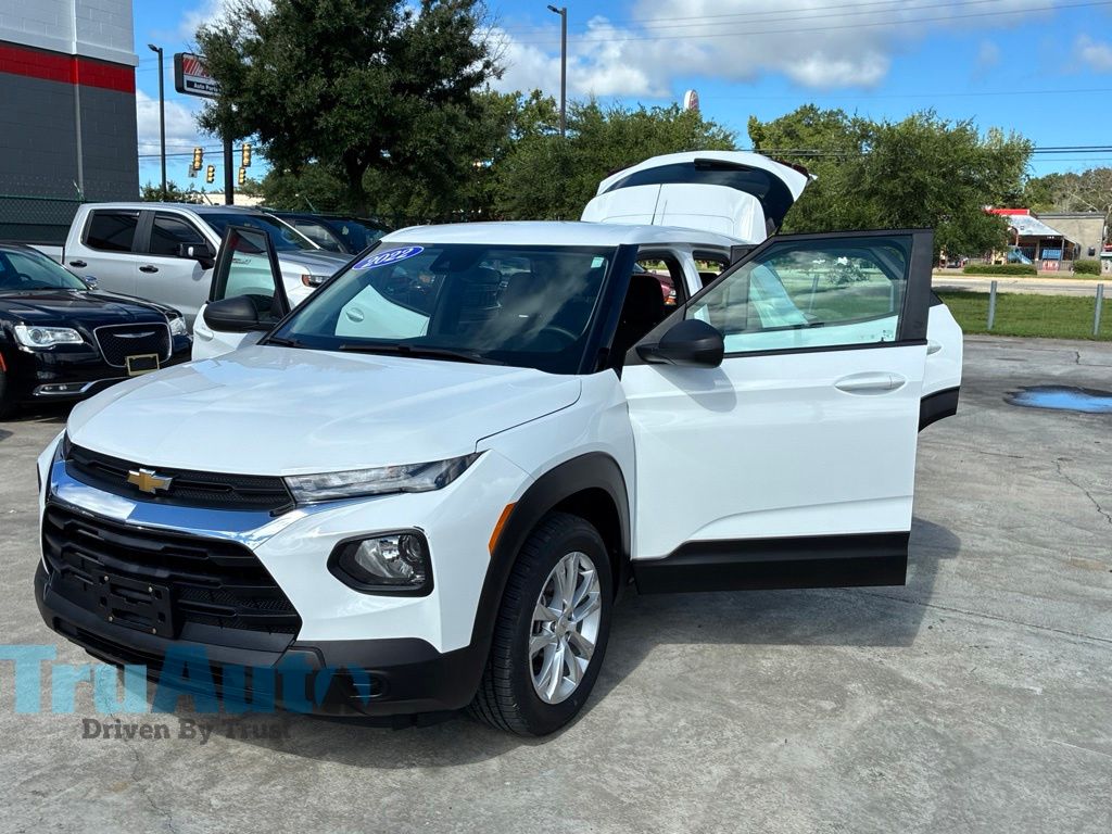 2022 Chevrolet Trailblazer LS Image 3 of 57
