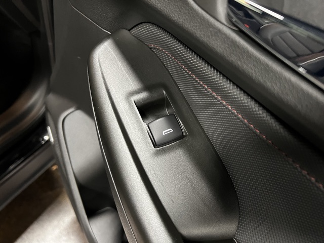 Vehicle image 27 of 47