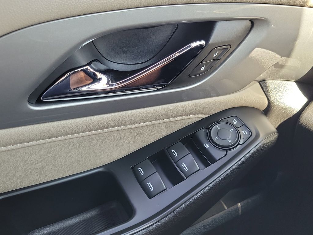2022 Chevrolet Traverse LS Image 24 of 32
