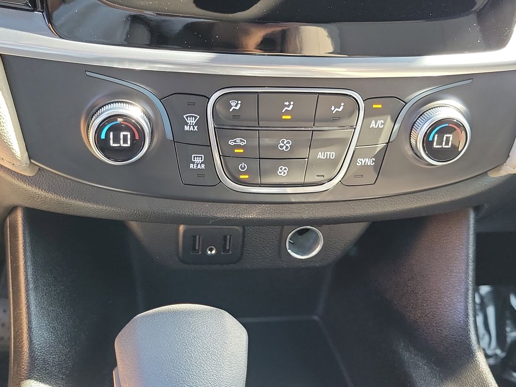 2022 Chevrolet Traverse LS Image 23 of 32