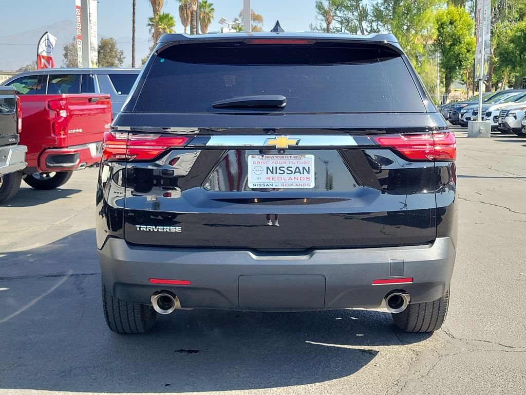 2022 Chevrolet Traverse LS Image 5 of 32