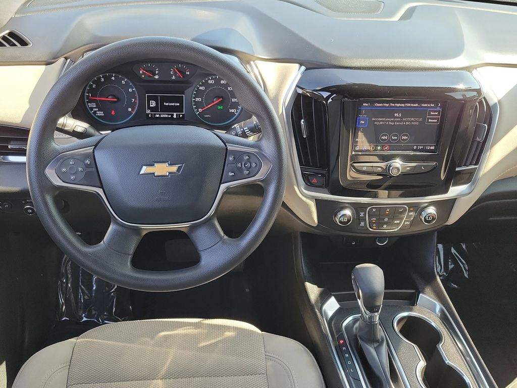 2022 Chevrolet Traverse LS Image 15 of 32