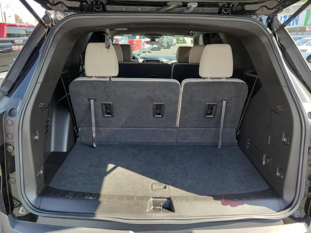 2022 Chevrolet Traverse LS Image 10 of 32