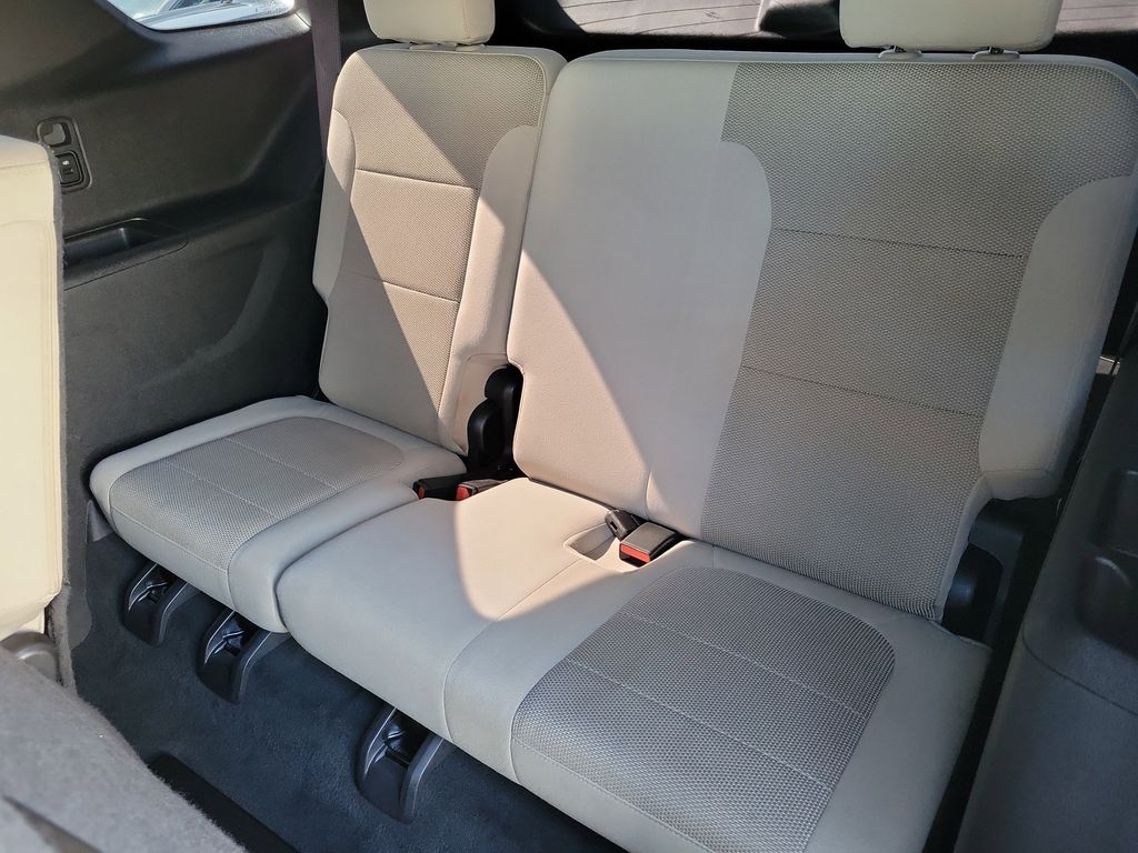 2022 Chevrolet Traverse LS Image 12 of 32