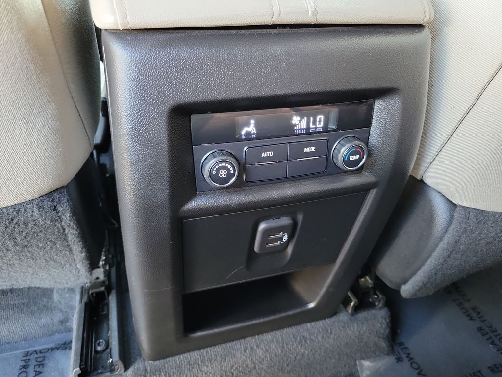 2022 Chevrolet Traverse LS Image 29 of 32