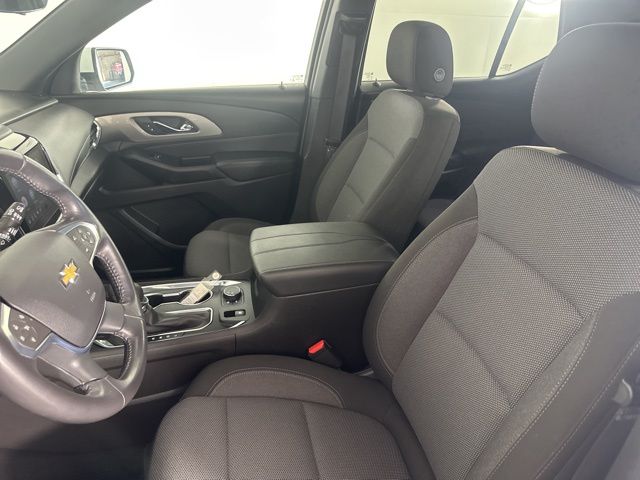 Vehicle image 9 of 22