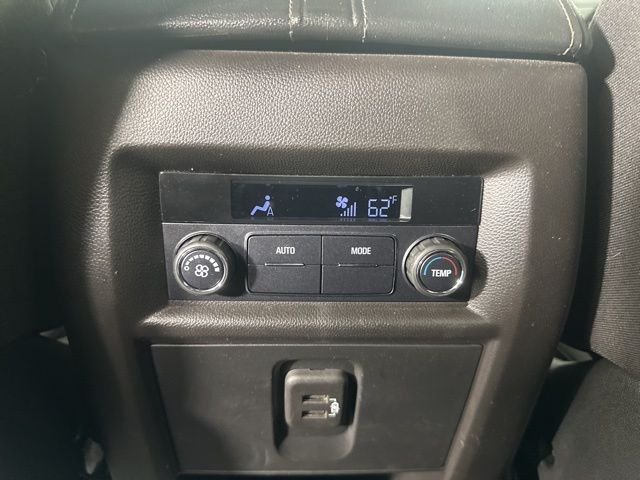 Vehicle image 19 of 22