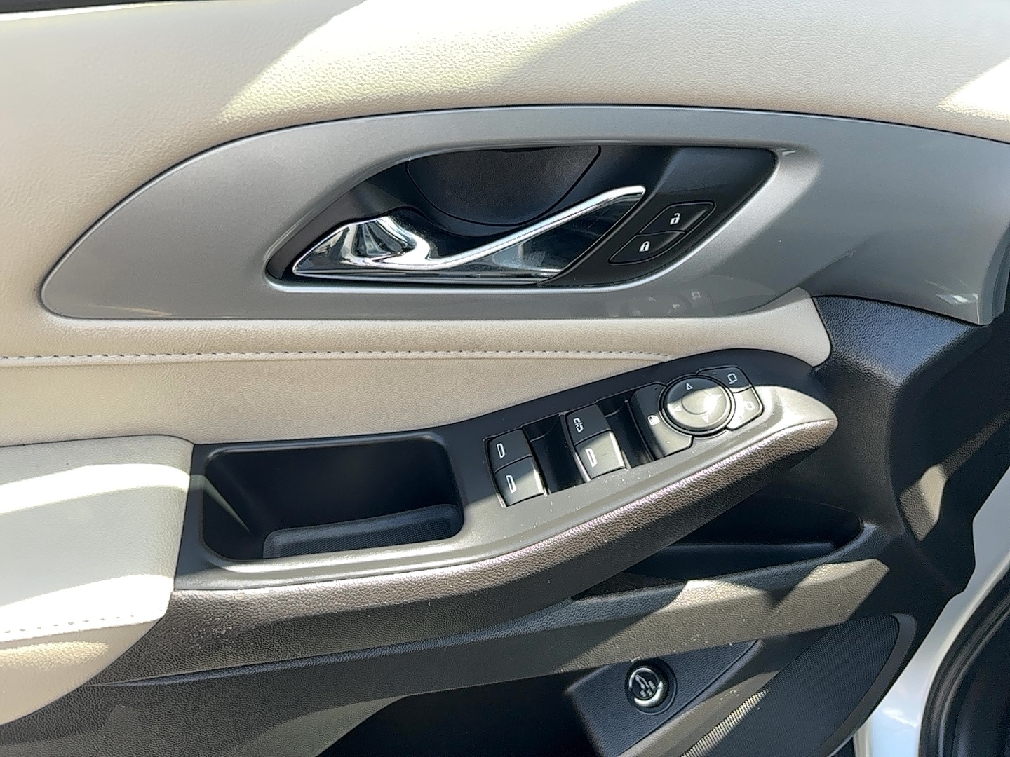 Vehicle image 9 of 14