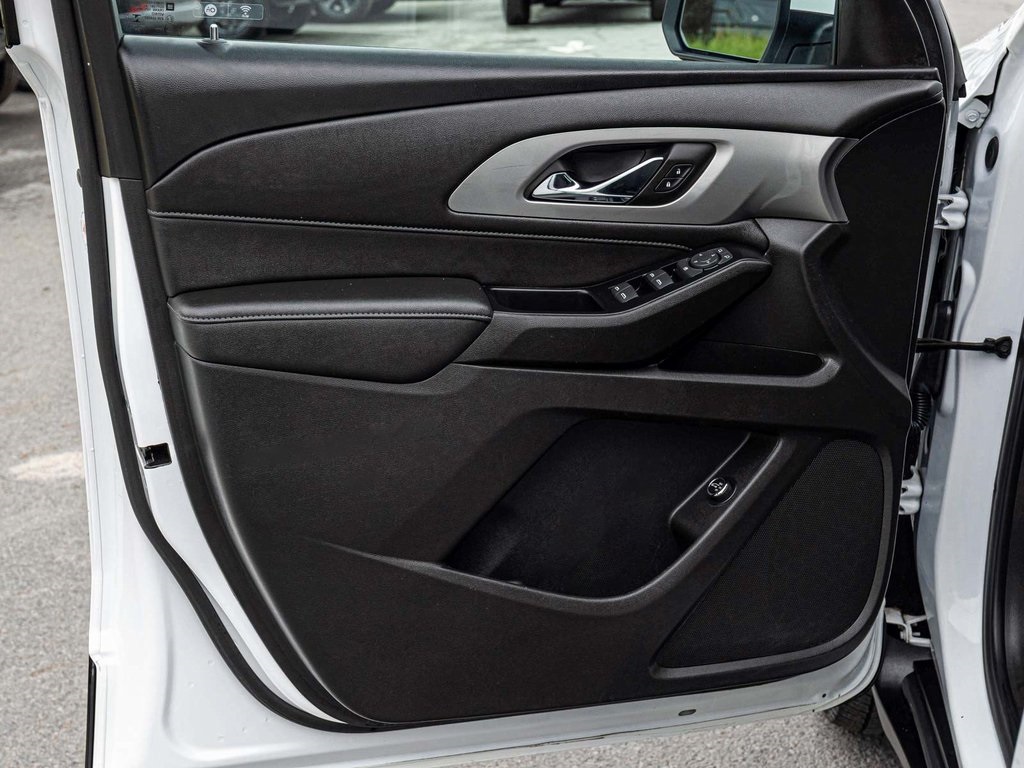 Vehicle image 12 of 41