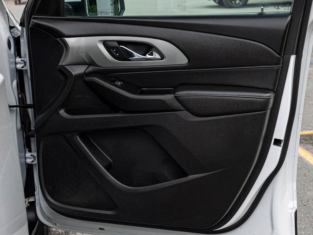 Vehicle image 14 of 41
