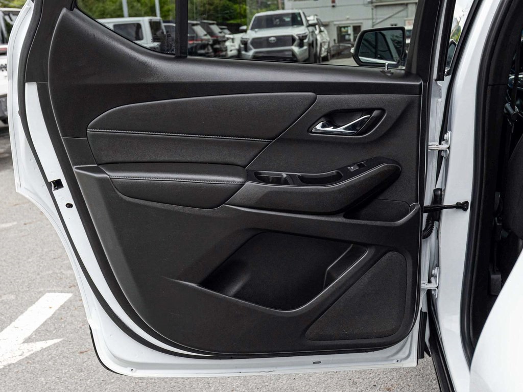 Vehicle image 15 of 41