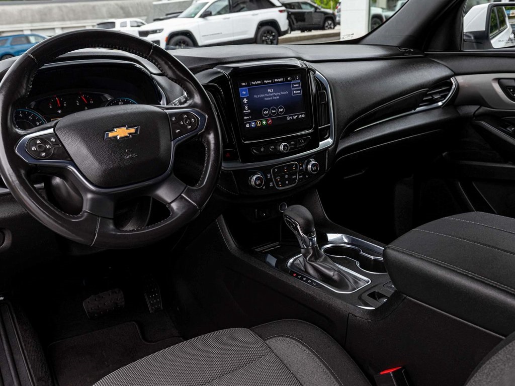 Vehicle image 17 of 41