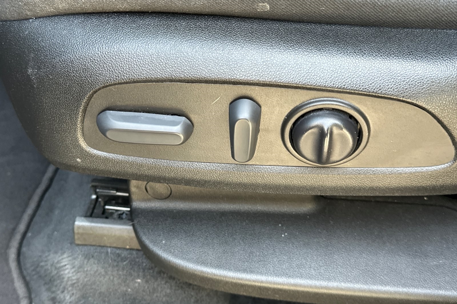 Vehicle image 14 of 58