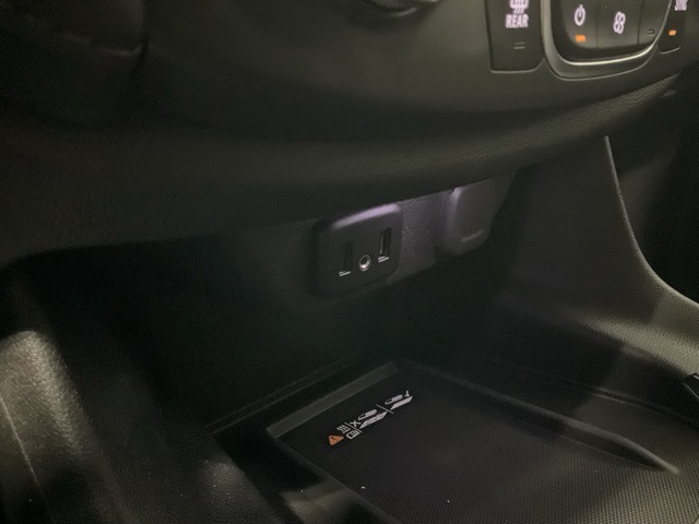 Vehicle image 21 of 34