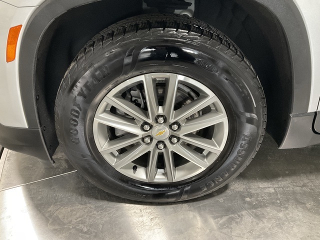 Vehicle image 10 of 34