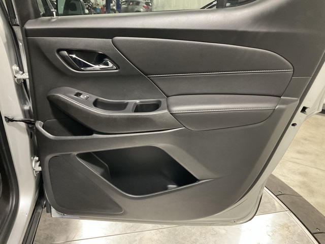 Vehicle image 32 of 34