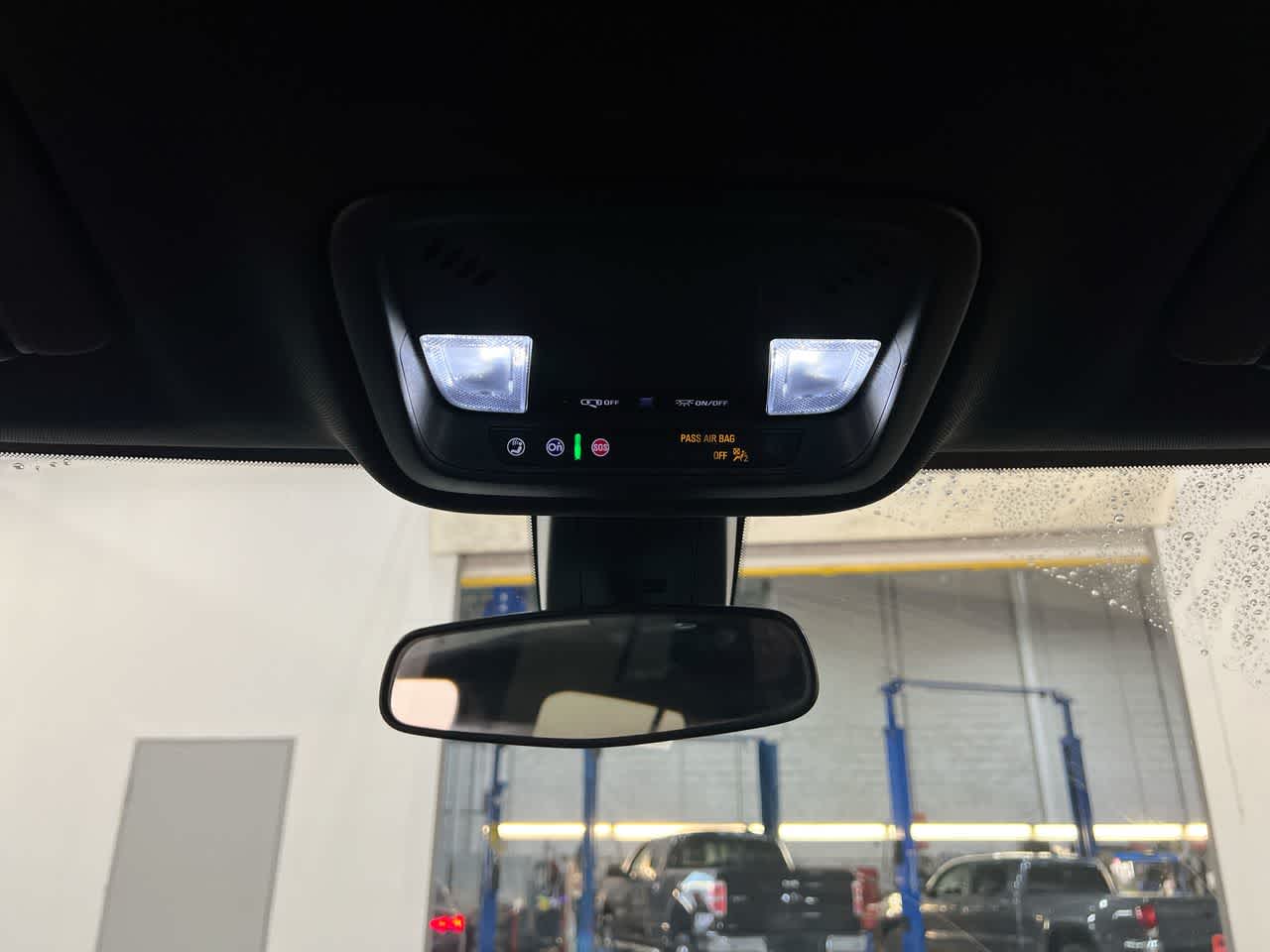Vehicle image 21 of 29