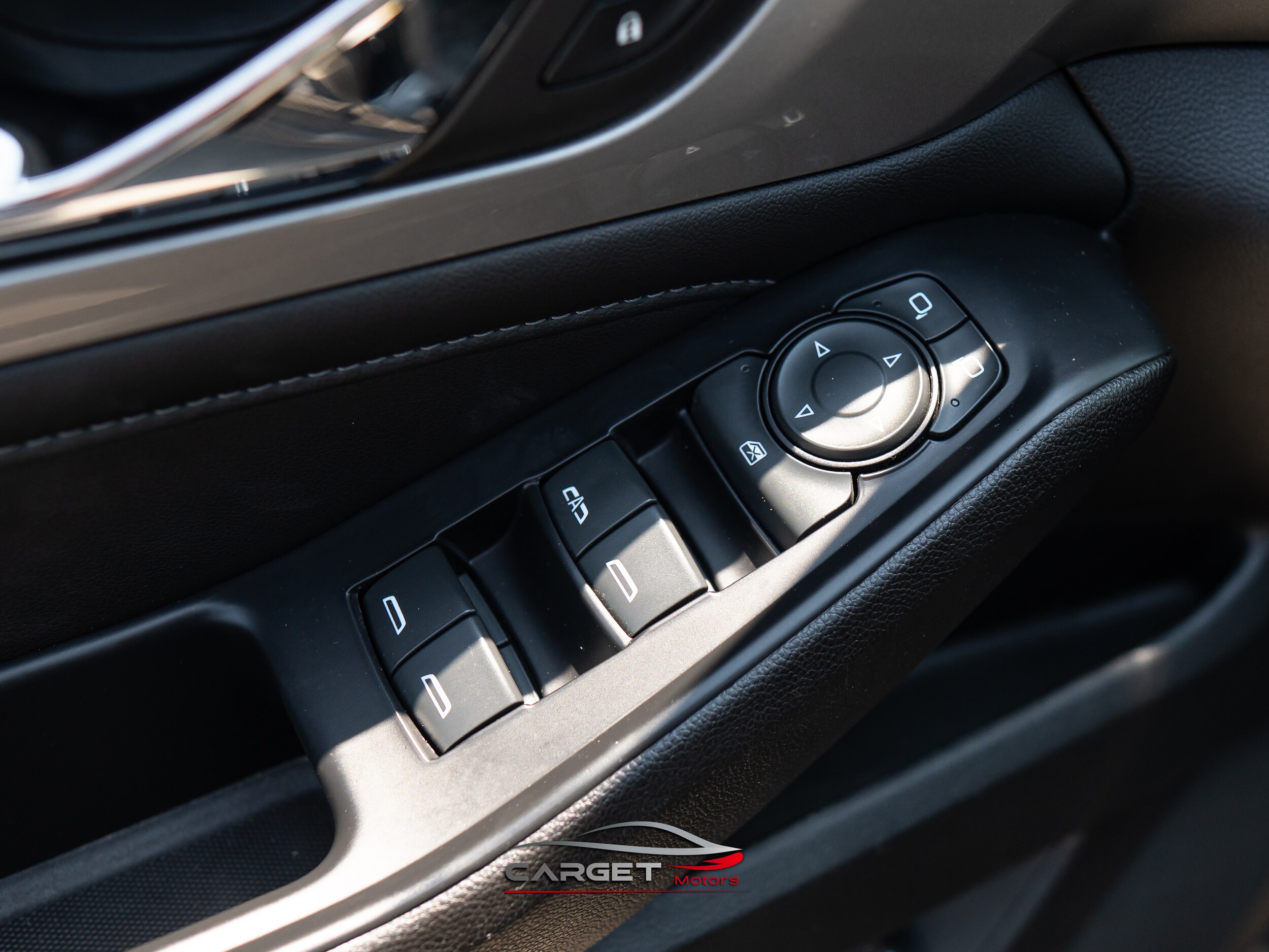 Vehicle image 31 of 51