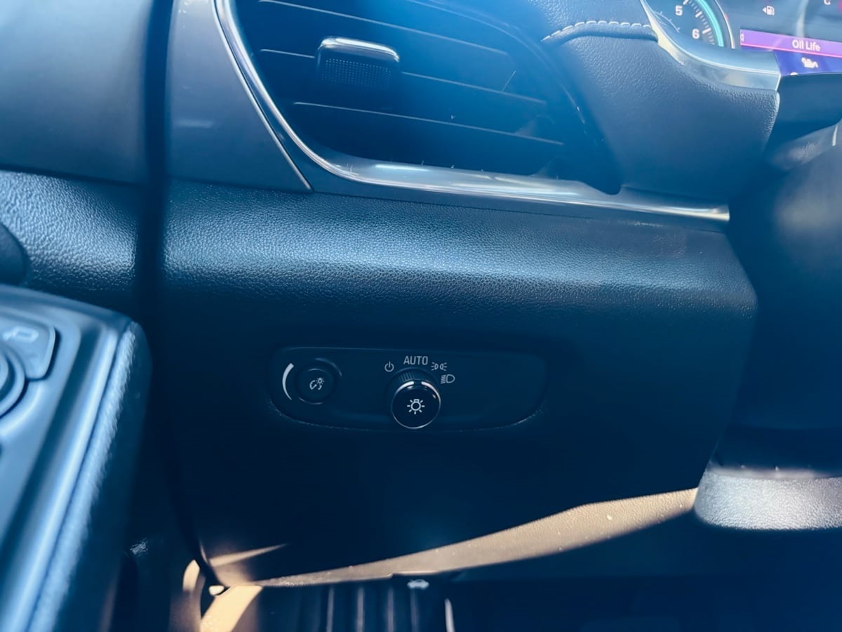 2022 Chevrolet Traverse LT Leather Image 35 of 41