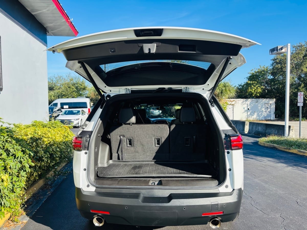 2022 Chevrolet Traverse LT Leather Image 10 of 41