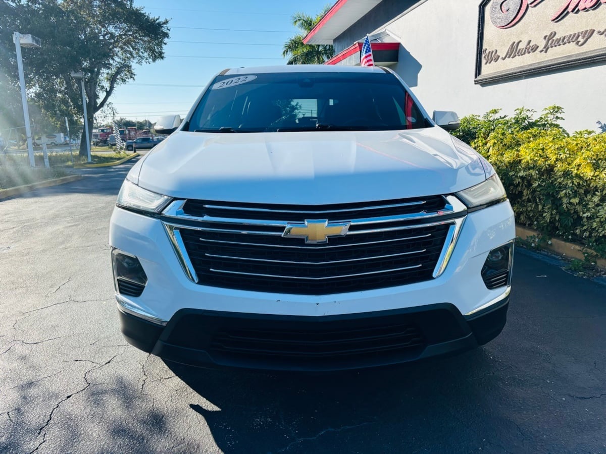 2022 Chevrolet Traverse LT Leather Image 2 of 41