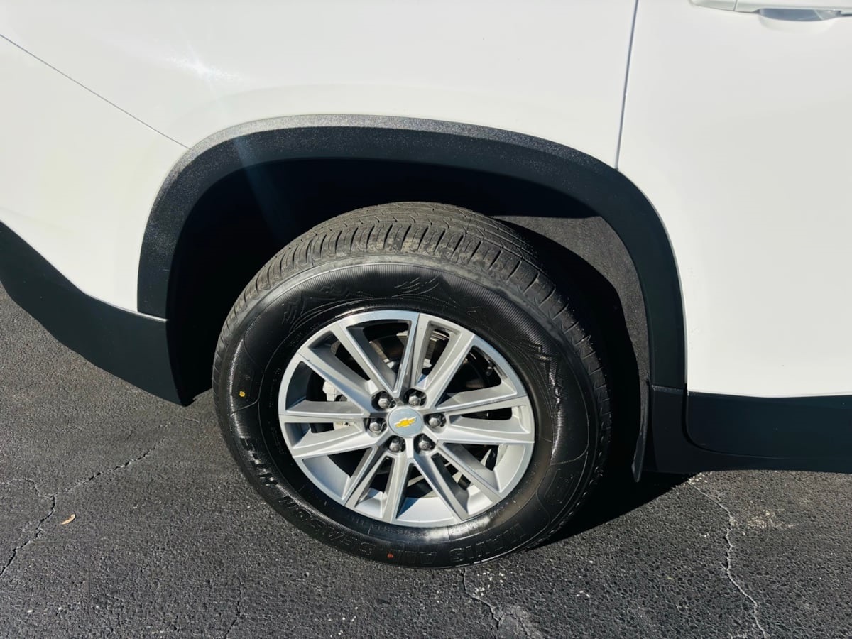 2022 Chevrolet Traverse LT Leather Image 4 of 41