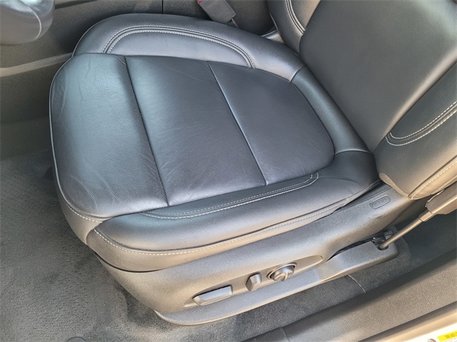 Vehicle image 12 of 33