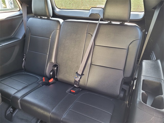 Vehicle image 9 of 33