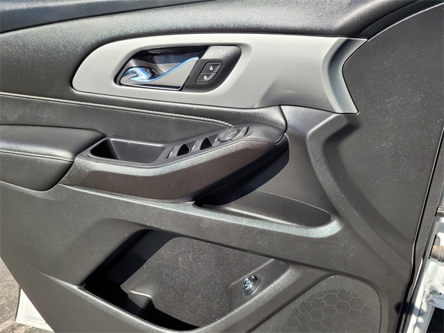 Vehicle image 14 of 33
