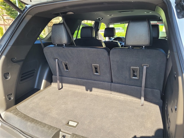 Vehicle image 28 of 33