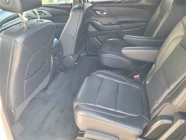 Vehicle image 8 of 33