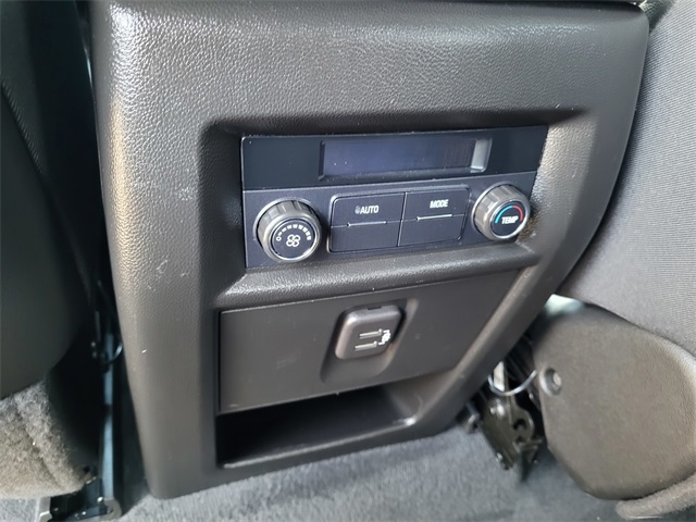 Vehicle image 11 of 33