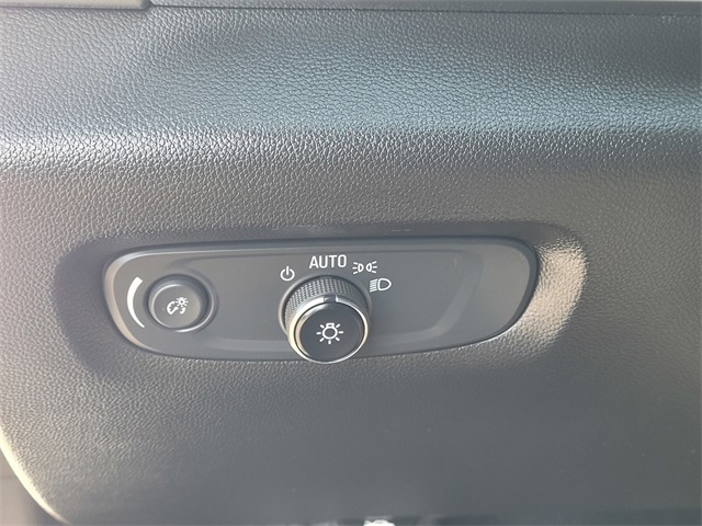 Vehicle image 26 of 33