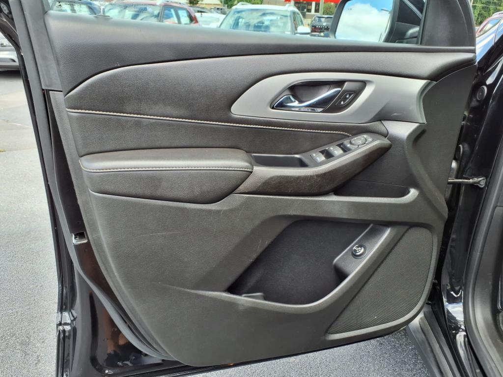 Vehicle image 21 of 26