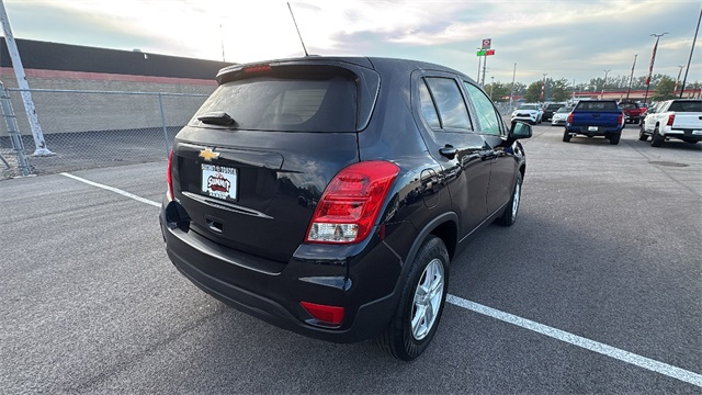 2022 Chevrolet Trax LS Image 4 of 28